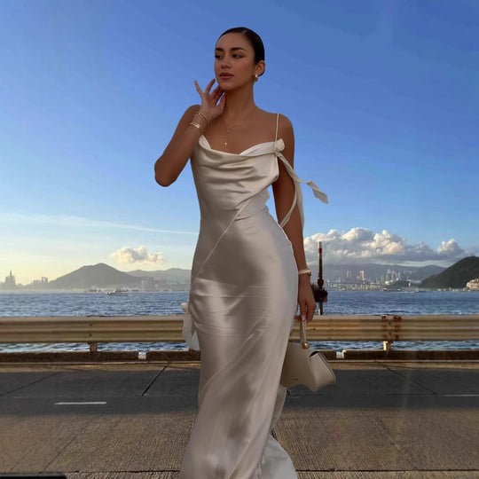Damen Elegantes Satin-Maxikleid mit raffiniertem Raffungseffekt und asymmetrischen Trägern EB