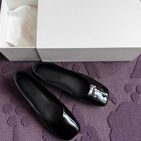 Damen Ballerinas mit quadratischer Zehenform und glänzender Oberfläche EB