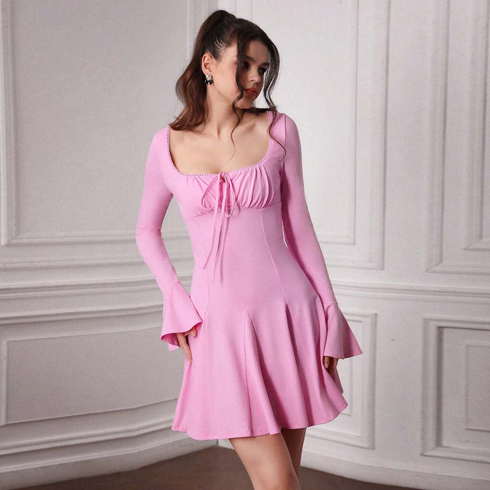 Damen gerafftes Skater-Minikleid mit Bustier-Tie, taillierter Schnitt und ausgestellten Glockenärmeln Eichborn Berlin