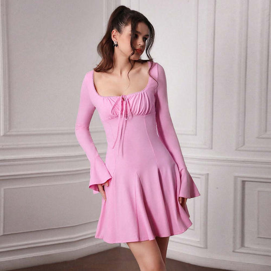 Damen gerafftes Skater-Minikleid mit Bustier-Tie, taillierter Schnitt und ausgestellten Glockenärmeln Eichborn Berlin