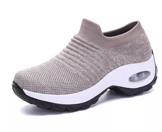 Damen gestrickter Slip-On Sportsneaker mit luftgepolsterter Zwischensohle EB