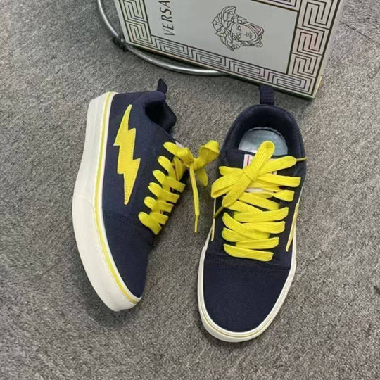 Damen Sportliche Sneakers im modernen Design mit aufwendigem Blitzmotiv EB