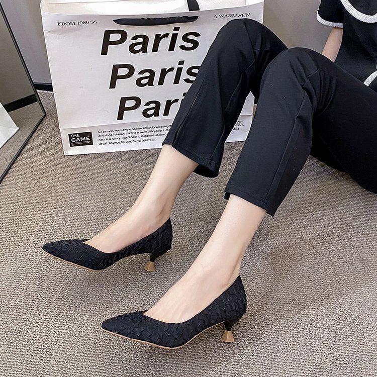 Damen elegante Spitzenpumps mit strukturiertem Obermaterial und dekorativem Blockabsatz EB