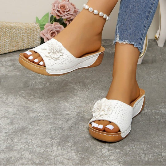 Damen Komfortabele Pantoletten mit floralem Detail EB