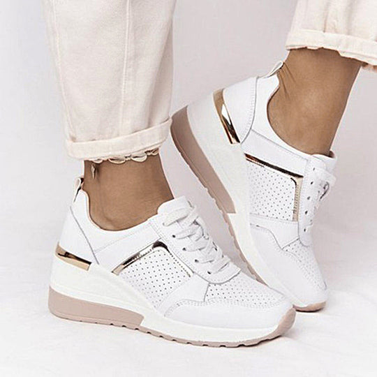 Damen Sportliche Sneakers mit luftiger Perforation und komfortabler Dämpfung EB