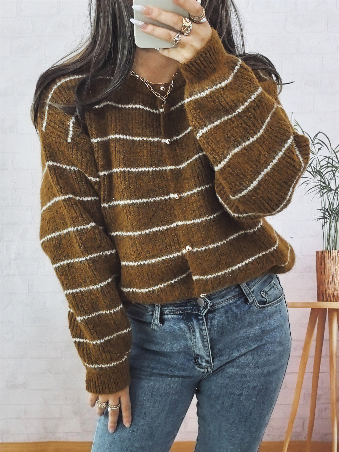 Damen gemütliche Strickjacke mit elegantem Streifenmuster und schimmernden Knöpfen EB