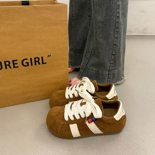 Damen Sportliche Sneaker aus weichem Wildleder mit breiten Schnürsenkeln und robustem Design EB