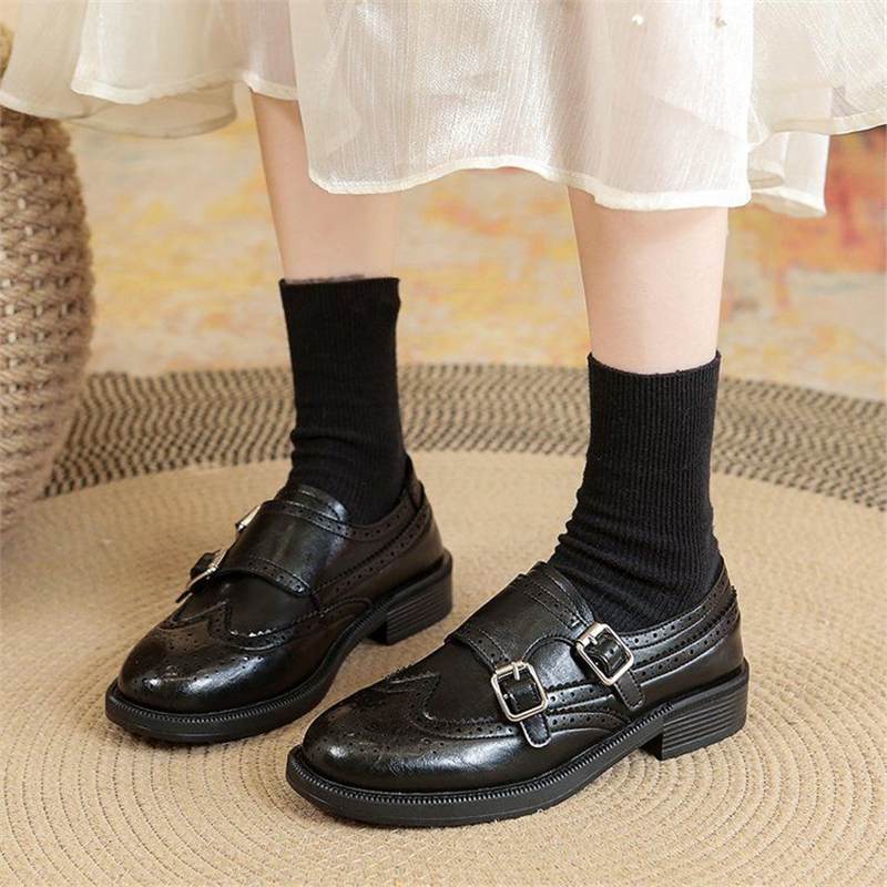 Damen Brogues mit verziertem Riemen EB