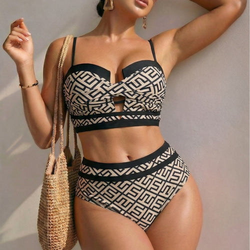 Damen Hoch geschnittener Bikini mit trendigem Cut-Out und geometrischem Muster EB