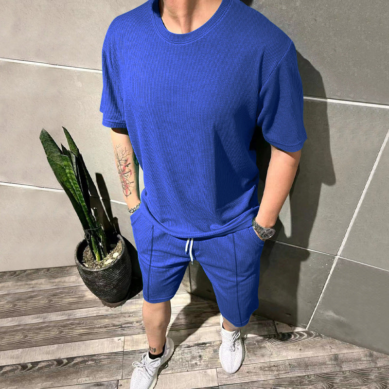 Herren lässiges Freizeitsport-Outfit mit strukturiertem Oberteil und Shorts EB