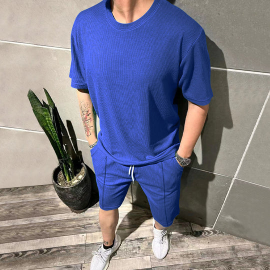 Herren lässiges Freizeitsport-Outfit mit strukturiertem Oberteil und Shorts EB