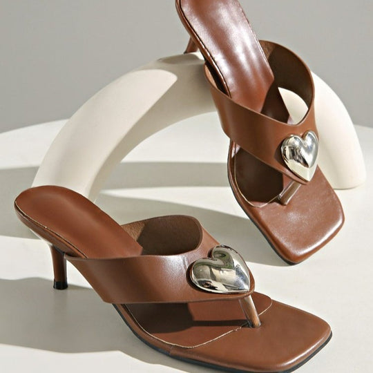 Damen Elegante Zehensandalen mit schickem Metall-Detail EB