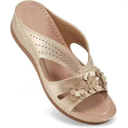 Damen Riemensandalen mit dekorativen Blumendetails und anatomischer Fußbettung EB