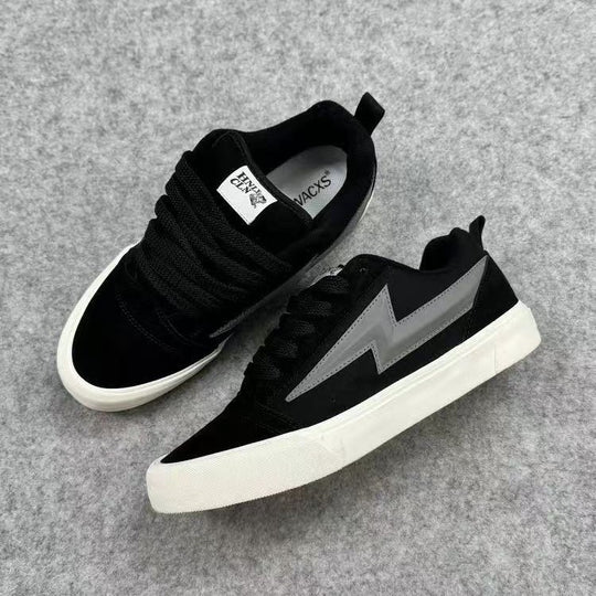 Damen Sportliche Sneaker mit futuristischem Akzent und strapazierfähiger Laufsohle EB
