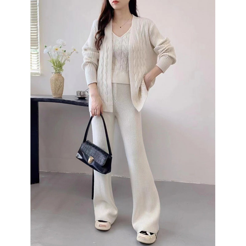 Damen Feinstrick-Ensemble mit originellem Zopfmuster und weiten Hosen EB