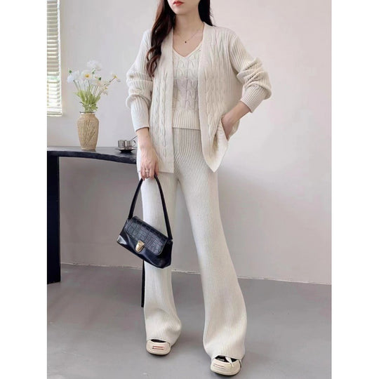Damen Feinstrick-Ensemble mit originellem Zopfmuster und weiten Hosen EB