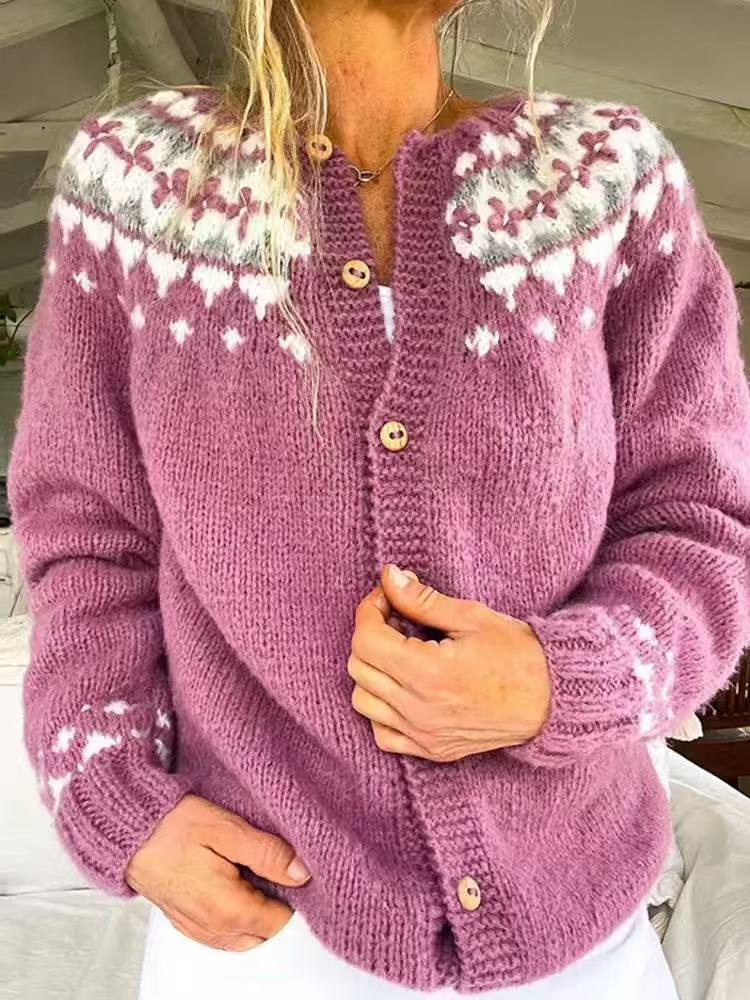 Damen nan gemusterte Strickjacke mit Rundpasse, Holzknöpfen und Eingrifftaschen EB