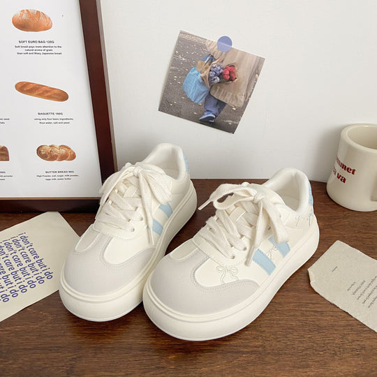 Damen Plattform-Sneaker mit verspielten Design-Details und bequemer Dämpfung EB