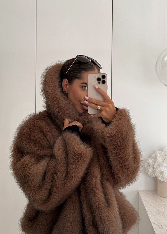 EB | Eichen-Faux-Fur-Jacke