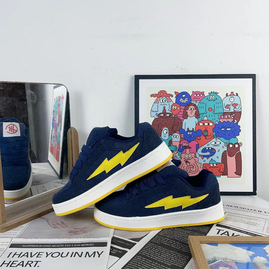 Damen Sportliche Sneakers mit auffälligem Blitz-Design EB