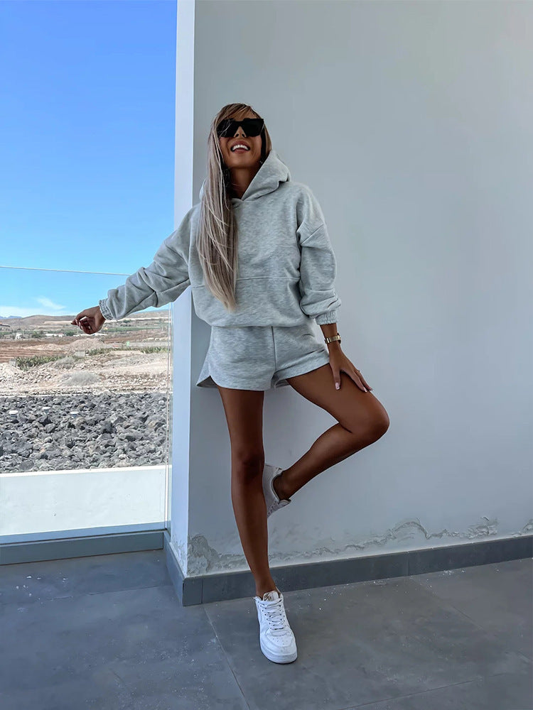 Damen Sportlicher Hoodie mit dazu passender Shorts EB
