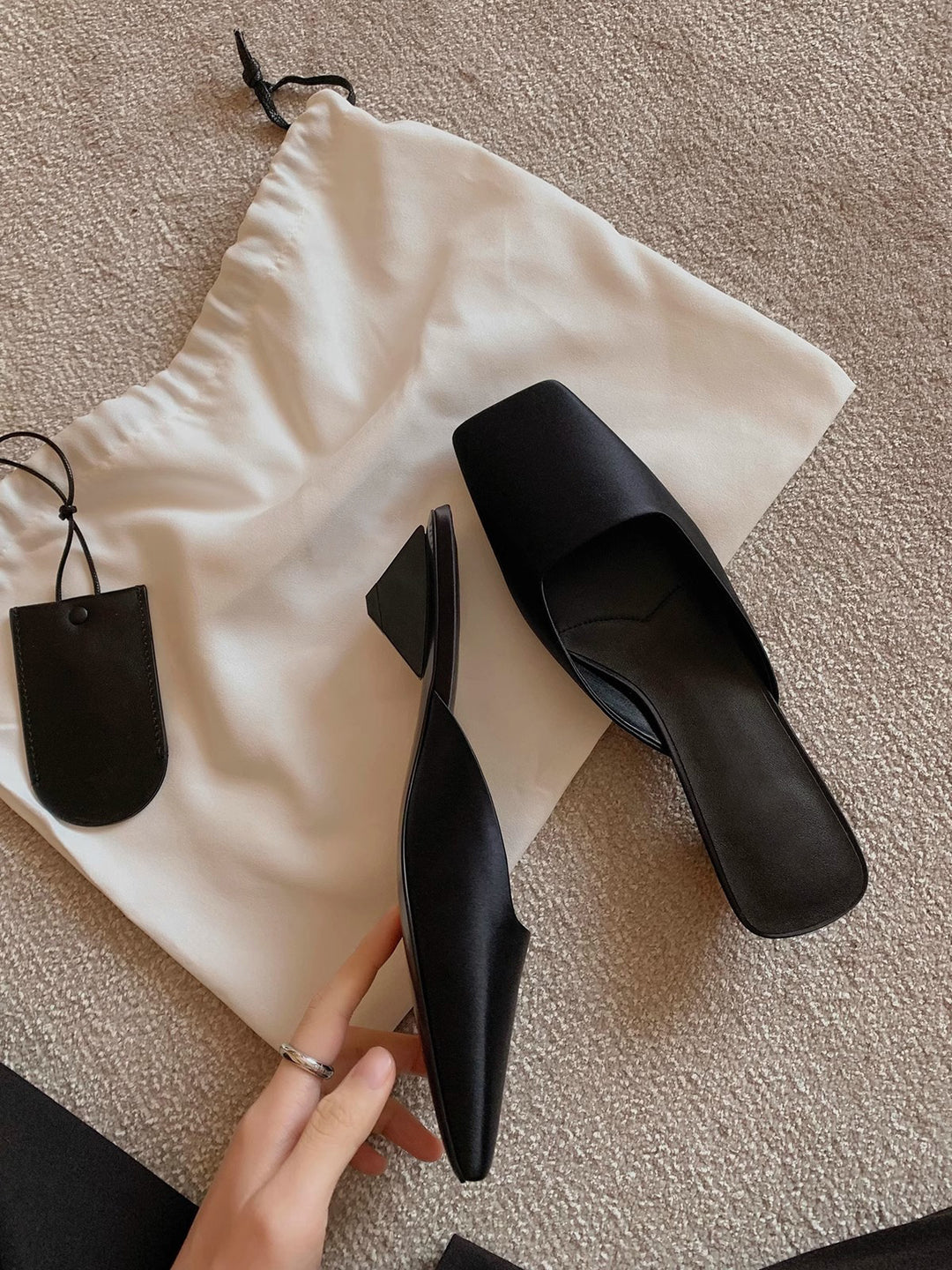 Damen Elegante Mules mit spitzem Zehenbereich und komfortabler Sohle EB