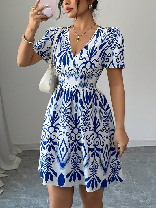 Damen Sommerliches Mini-Kleid mit elegantem V-Ausschnitt und floralen Mustern EB