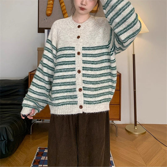 Damen Grobstrickjacke mit modernen Streifen und Knopfdetails EB