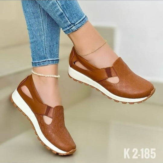 Damen  atmungsaktive Slip-On Keilsneaker aus Kunstleder mit Cut-Outs und gepolsterter Komfortsohle EB