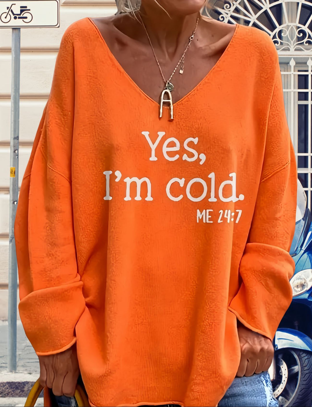 Damen Oversized Pullover mit modernem V-Ausschnitt und aufgedrucktem Statement EB