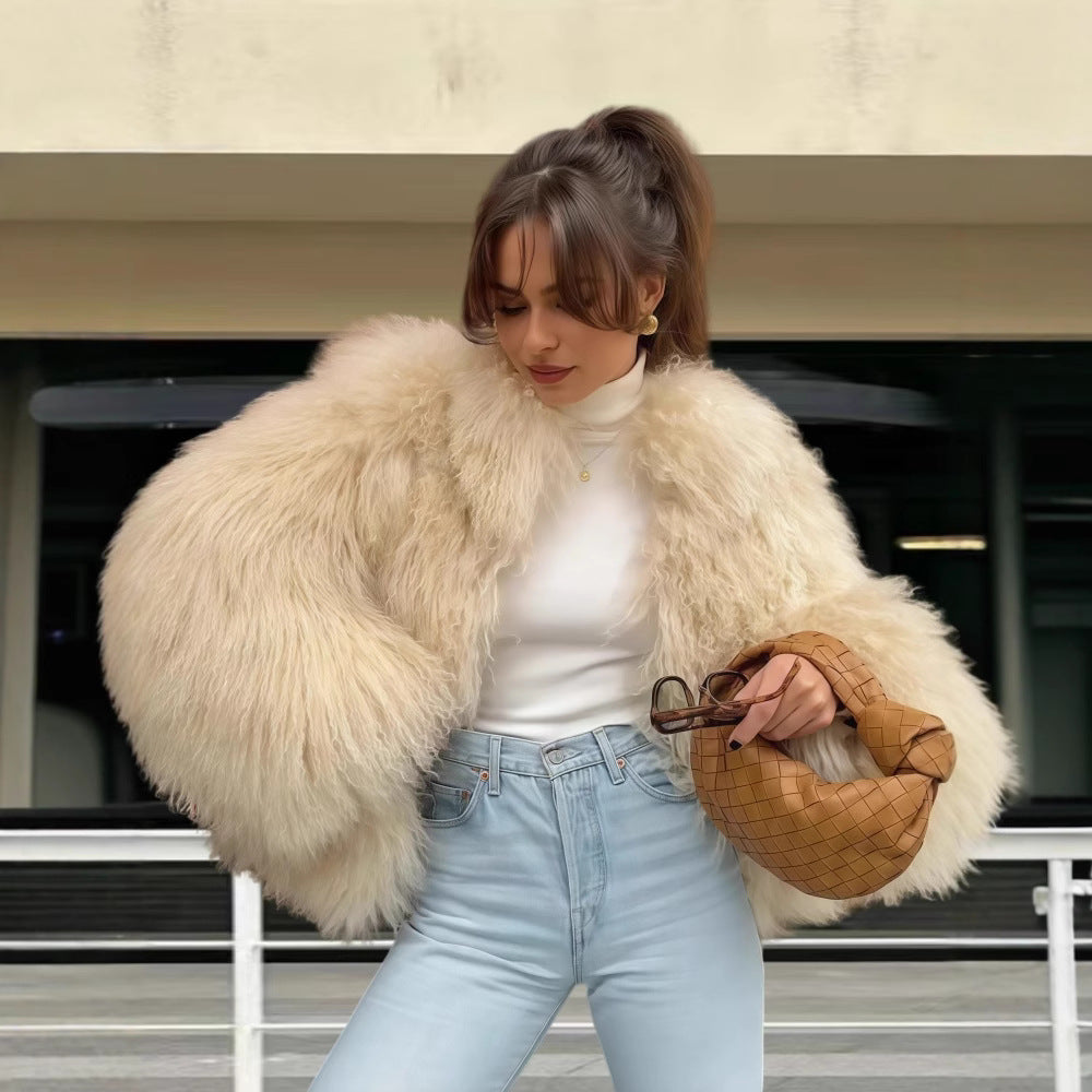 Damen Luxuriöse Felljacke mit voluminösen Ärmeln und elegantem Schnitt EB