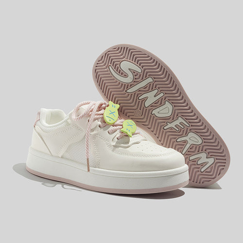 Damen Plattform Sneakers mit innovativem Design und verspielten Schnürdetails EB