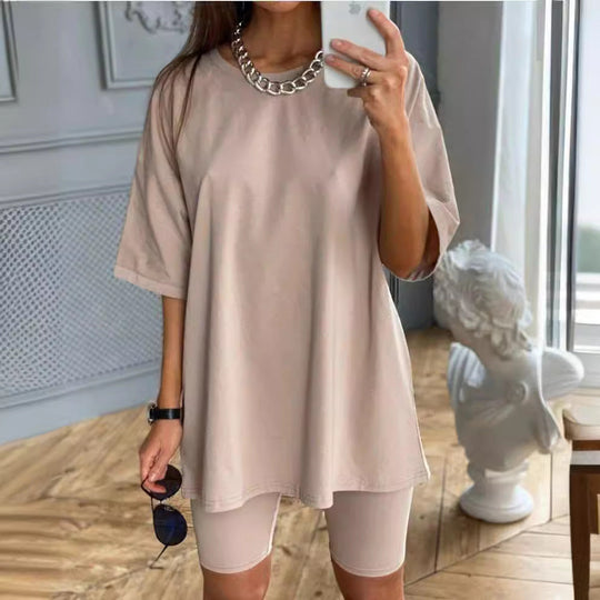 Damen Sportliches Zweiteiliges Set mit T-Shirt und Shorts EB