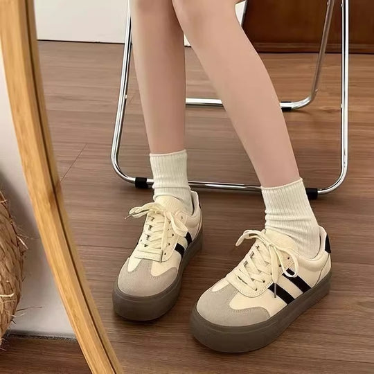 Damen Sneakers im urbanen Retro-Design mit stabiler Sohle und hochwertigem Obermaterial EB