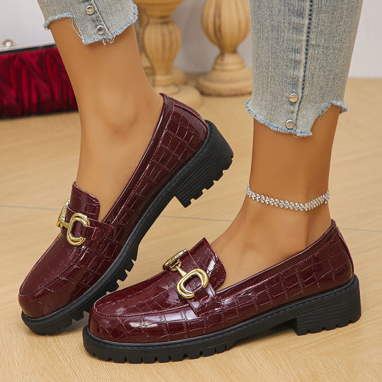 Damen nan glänzende Krokoprägung Loafer mit profilierter Traktorsohle und goldener Zierschnalle EB