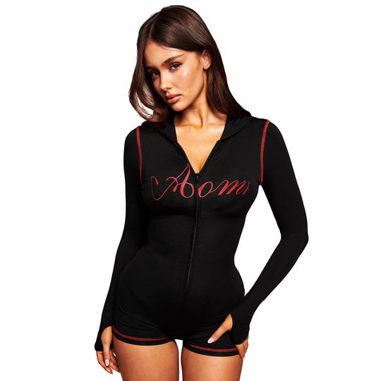 Damen nan taillierter Zip-Romper mit Kapuze, langer Armführung und integrierten Shorts aus funktionalem Stretch EB