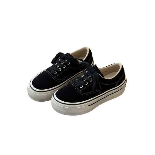 Damen Sneakers mit klassischer Schnürung und robustem Gummiboden EB