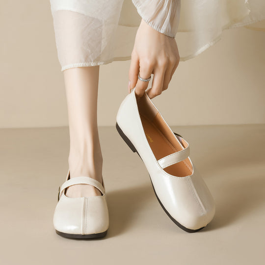 Damen Ballerinas mit elegantem Riemen und hochwertiger Lackoberfläche EB