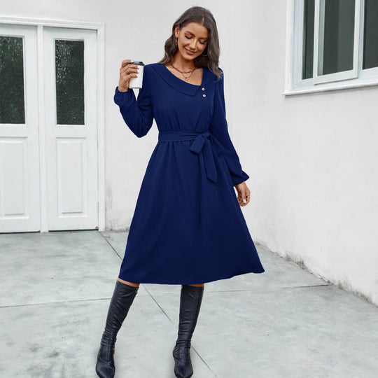 Damen Midikleid mit tailliertem Schnitt und eleganten Knopfdetails EB