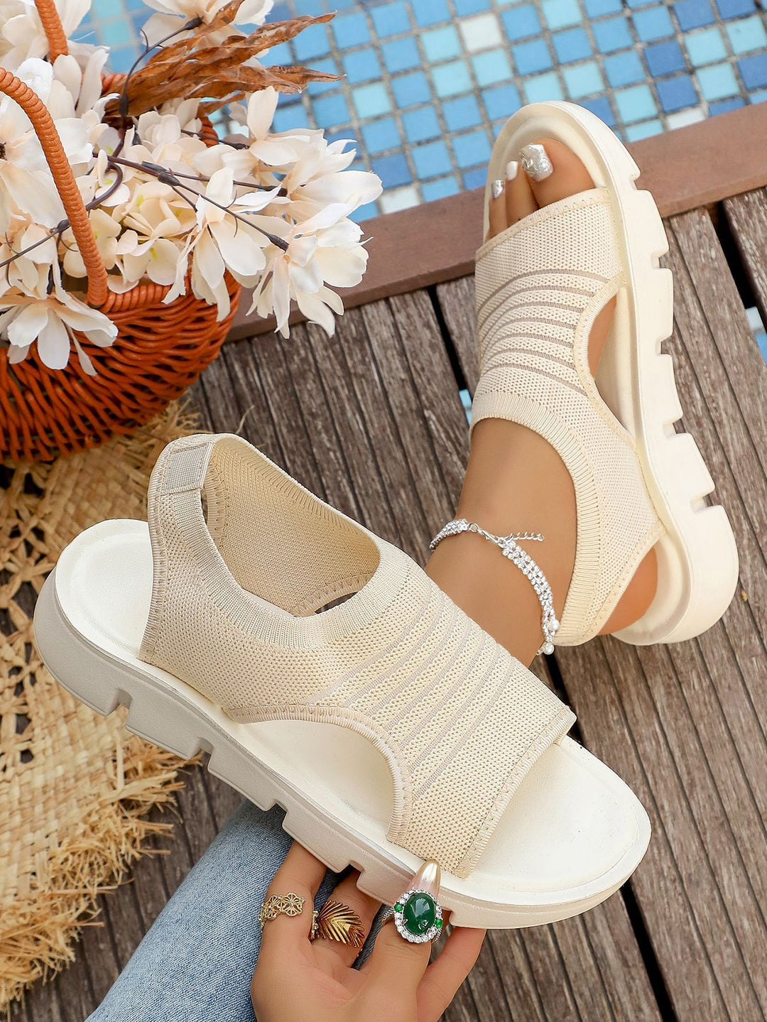 Damen sportive Sandalen mit atmungsaktivem und elastischem Design EB
