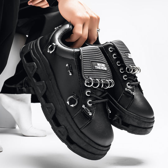 Unisex Plateau-Sneaker im Punk-Urban-Stil mit Metallringen und markanter Profilsohle EB