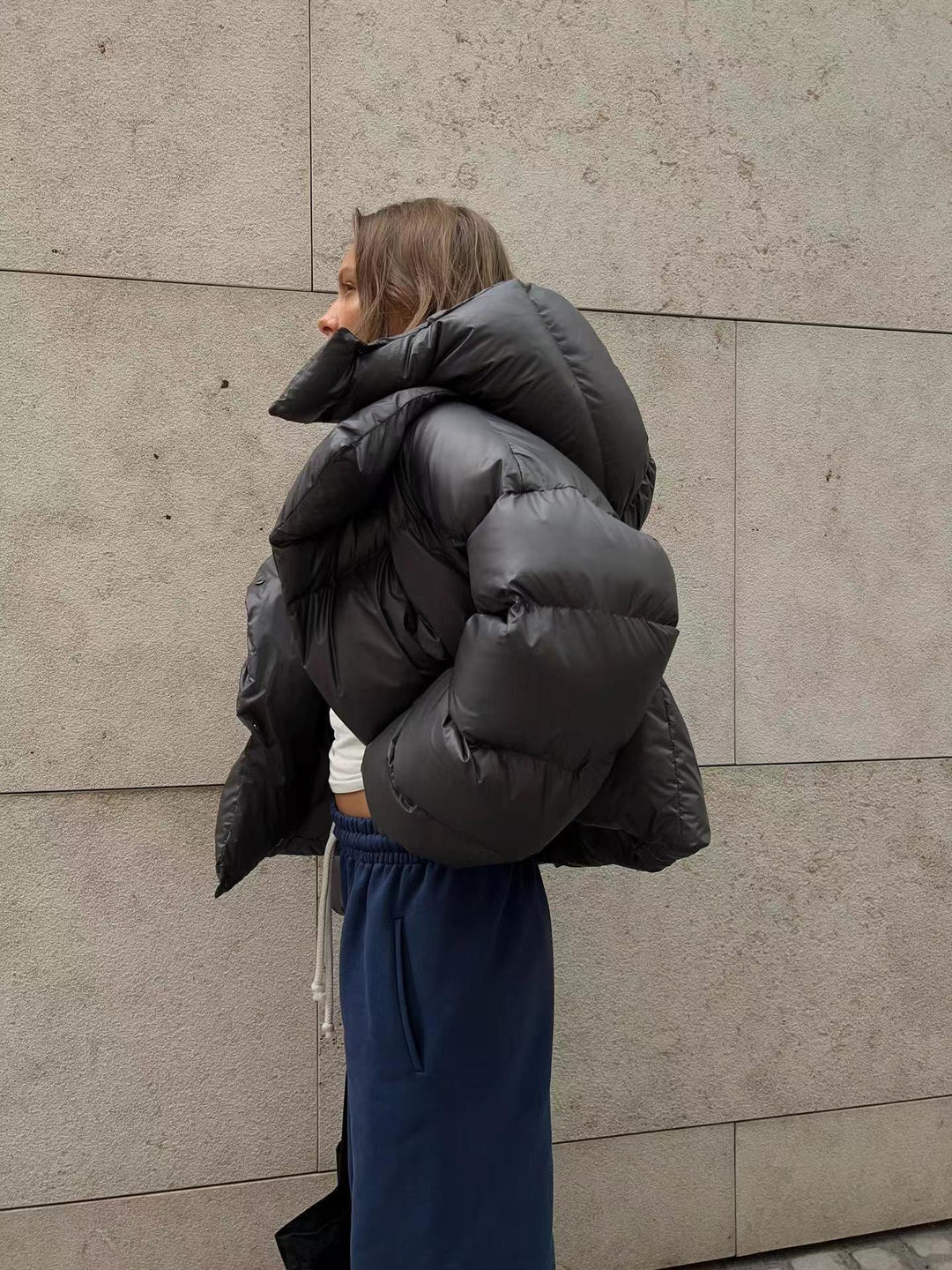 Damen oversized Daunenjacke mit hohem Kragen und voluminösen Ärmeln EB