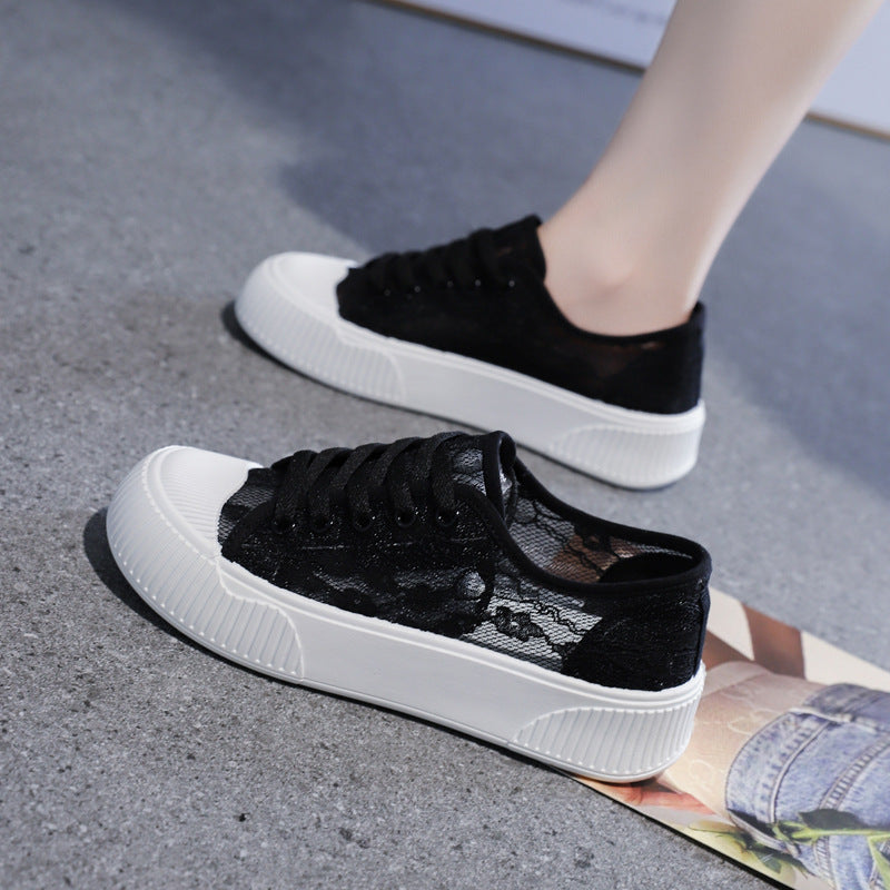 Damen Sneakers mit floralen Spitzenapplikationen und luftiger Netzstruktur EB