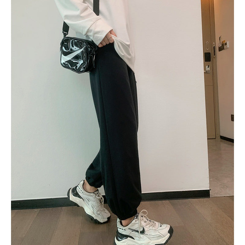Damen nan relaxed-fit Sweatpants mit elastischem Kordelbund, seitlichen Eingriffstaschen und abgesteppten Saumnähten EB