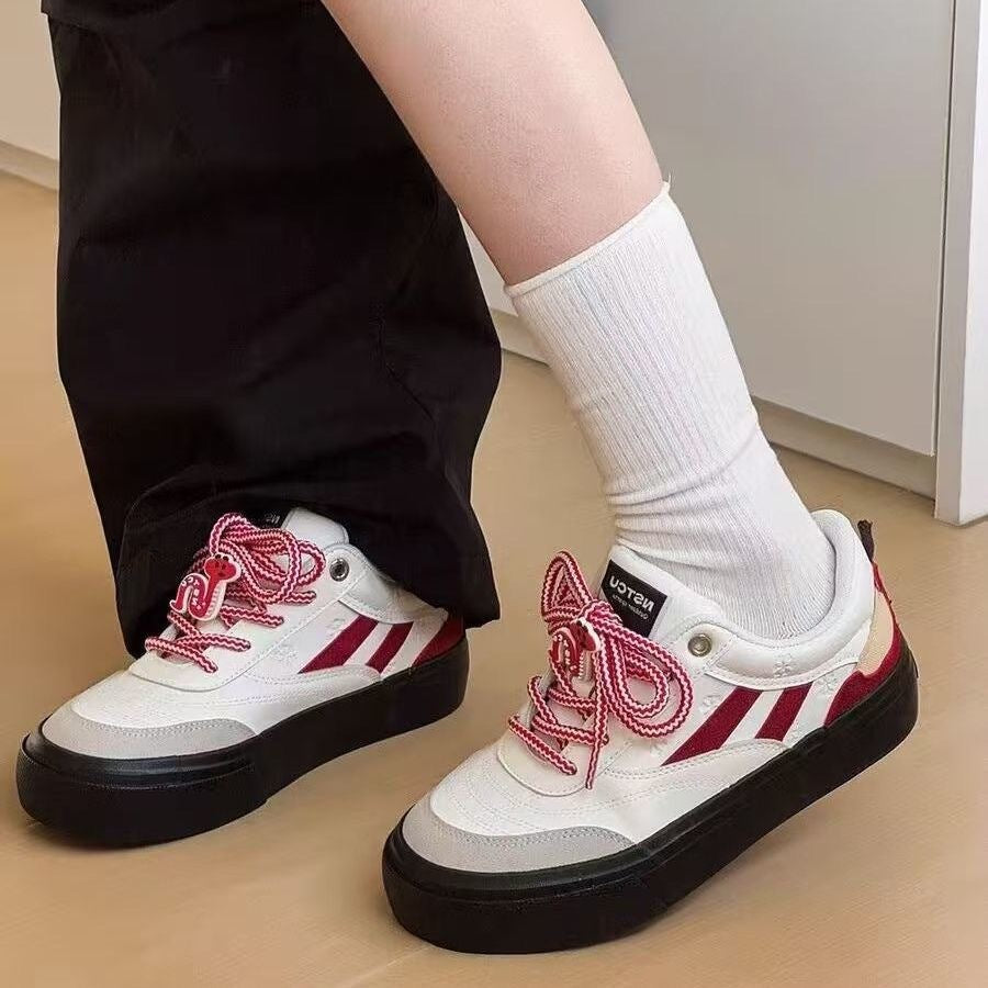 Damen Sneaker im modernen Stil mit lässigem Design und atmungsaktiver Oberfläche EB