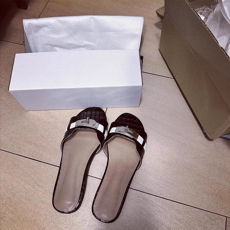 Damen Sling-Pumps mit elegantem Kettenakzent und modischem Schlangenlederdesign EB