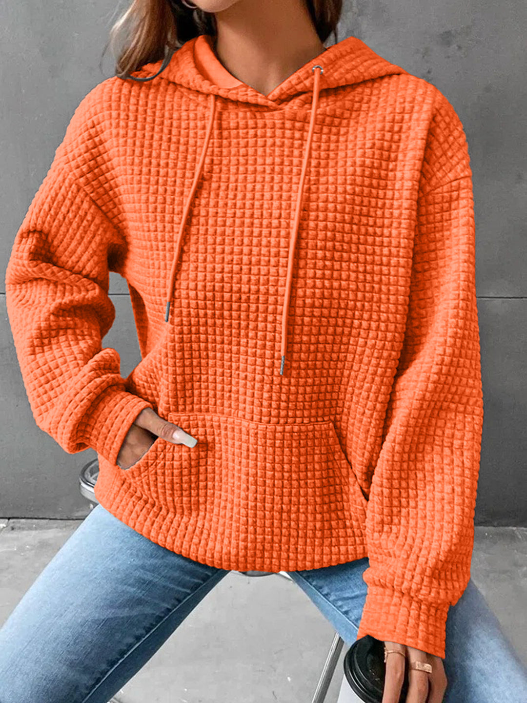 Damen stylischer Hoodie mit strukturiertem Material und Kängurutasche EB
