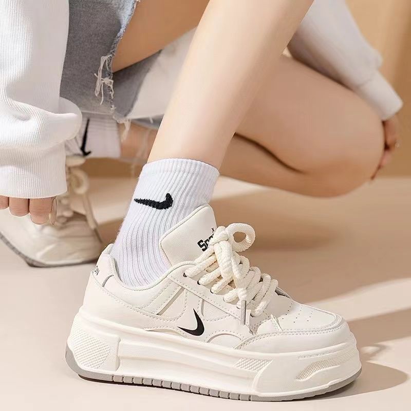 Damen Modische Plateau Sneakers mit dämpfender Sohle und robustem Design EB