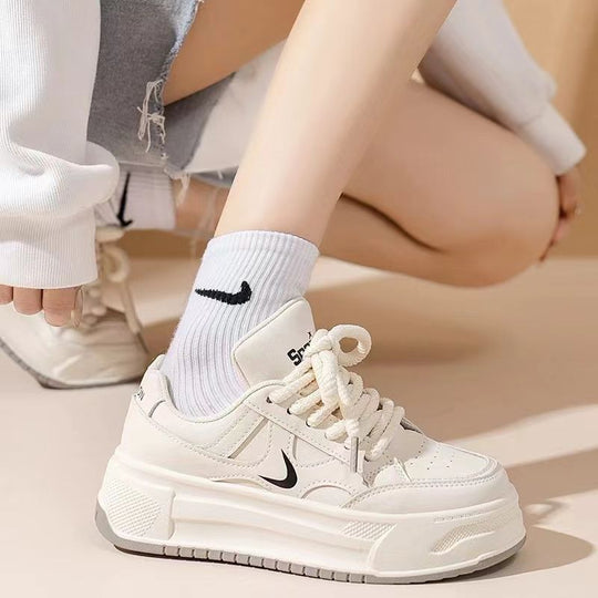 Damen Modische Plateau Sneakers mit dämpfender Sohle und robustem Design EB