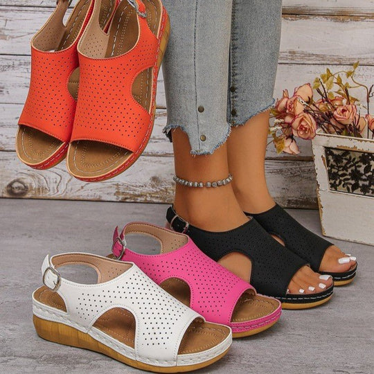 Damen Komfortable Zehentrenner-Sandalen mit modischer Lochmusterung EB